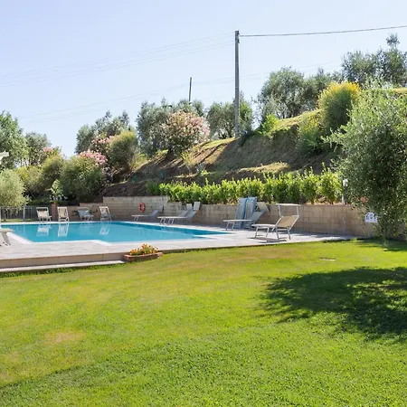 Lavish In With Pool Holiday home
