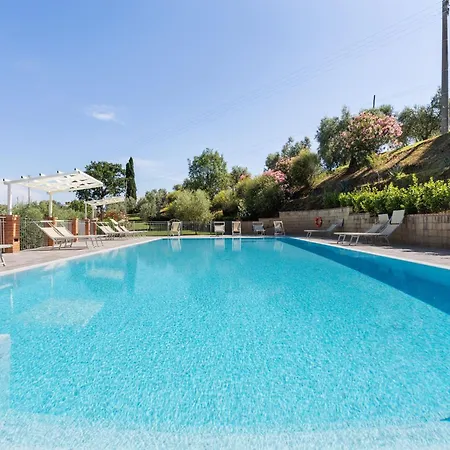 Lavish In With Pool Holiday home