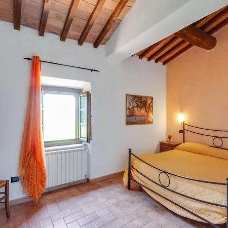 Dom wakacyjny Lavish In With Pool Volterra